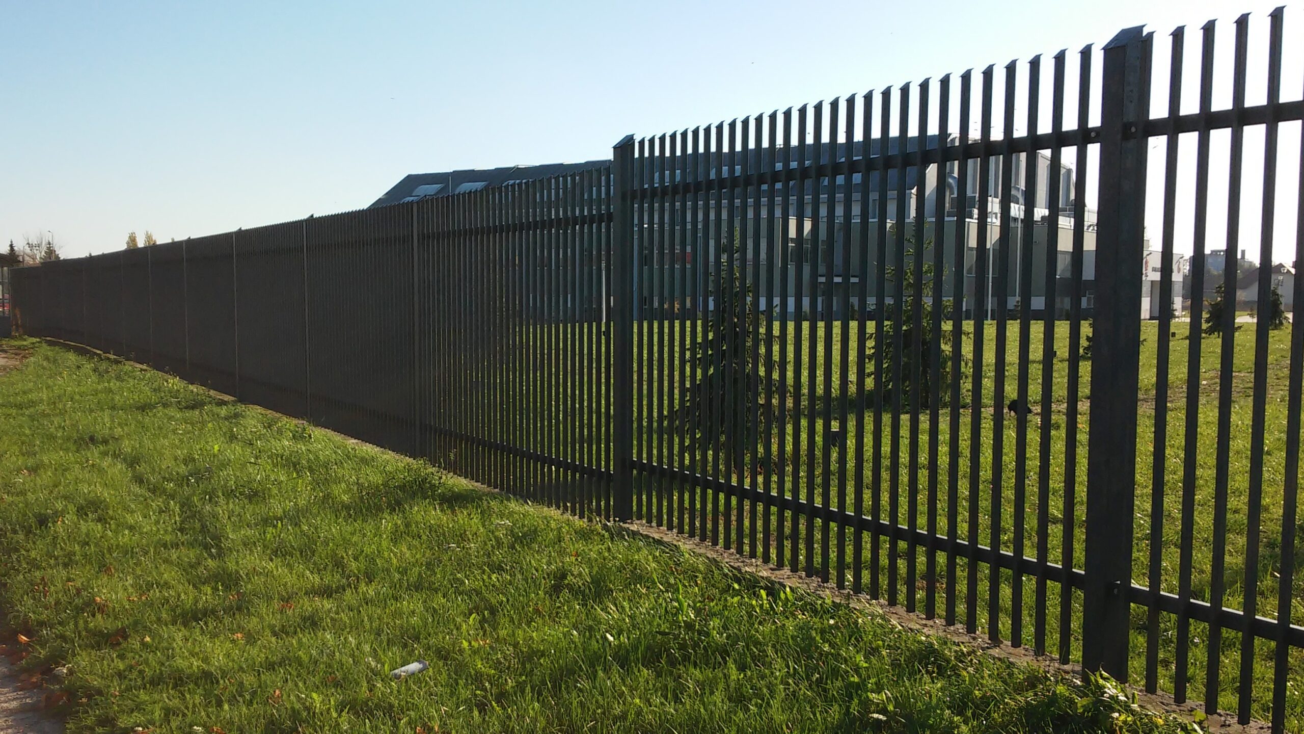 aluminum fencing installation