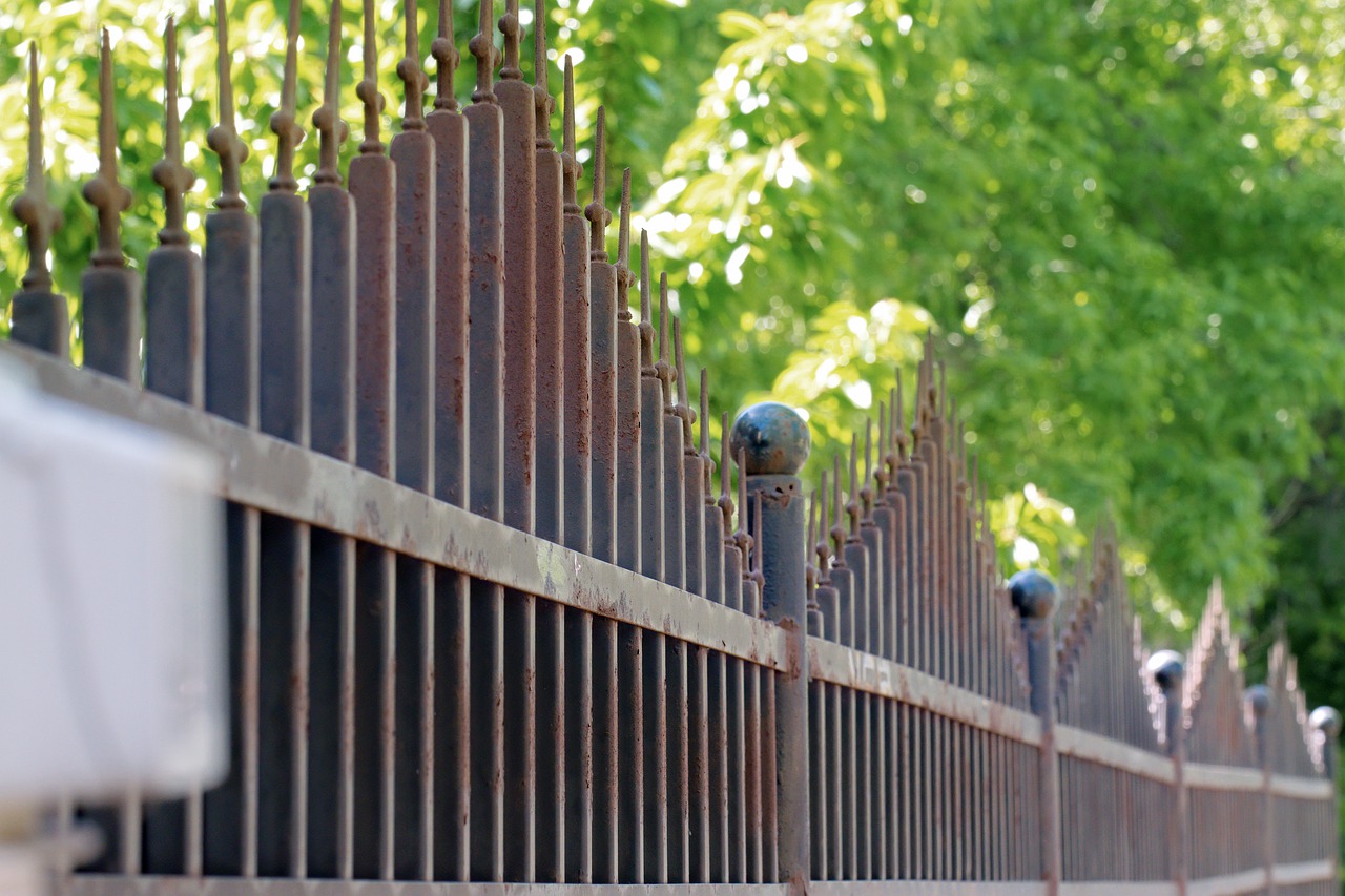 aluminum fencing installation